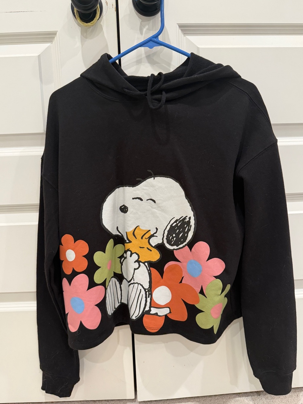 Peanuts Black Cropped Crewneck Sweatshirt with Snoopy & Floral Print